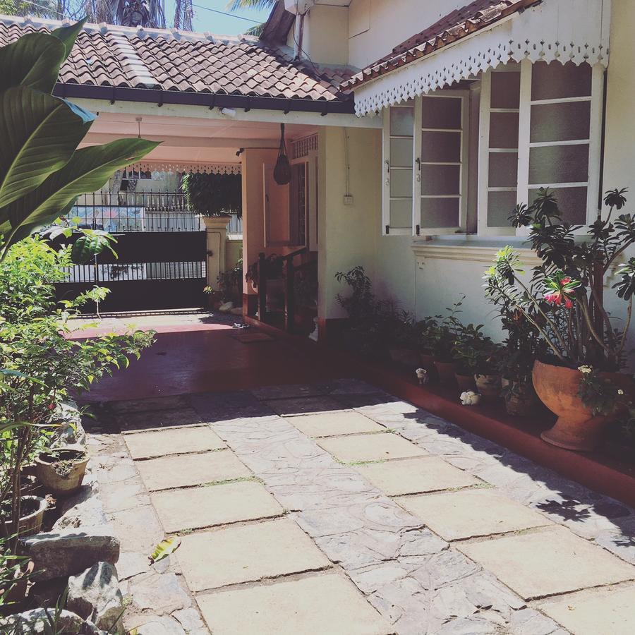 Charming Homestay By The Beach Dehiwala-Mount Lavinia Exterior photo