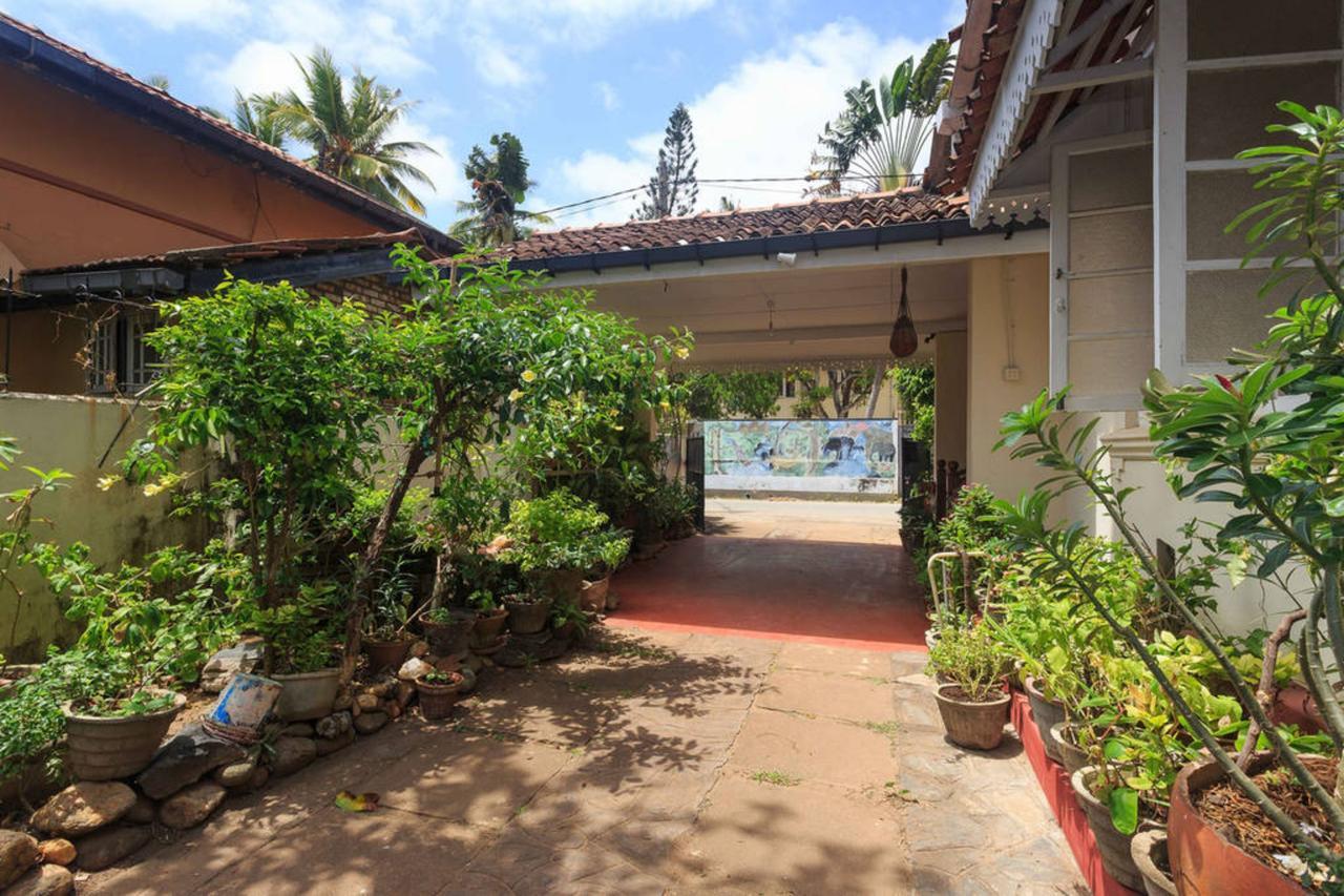Charming Homestay By The Beach Dehiwala-Mount Lavinia Exterior photo