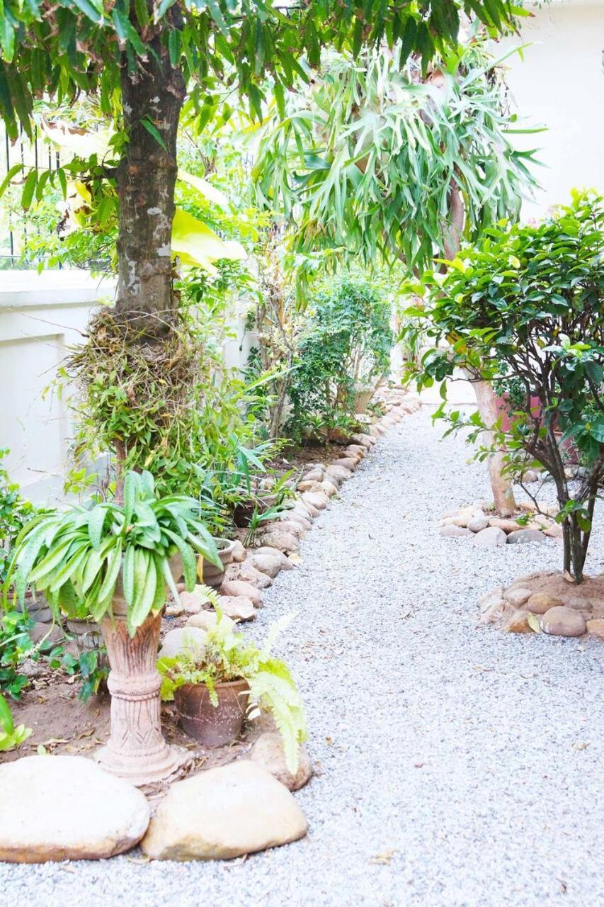 Charming Homestay By The Beach Dehiwala-Mount Lavinia Exterior photo